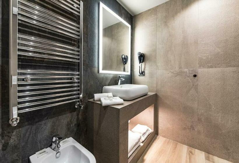 اتاق استاندارد سه نفره, Just Hotel Milano