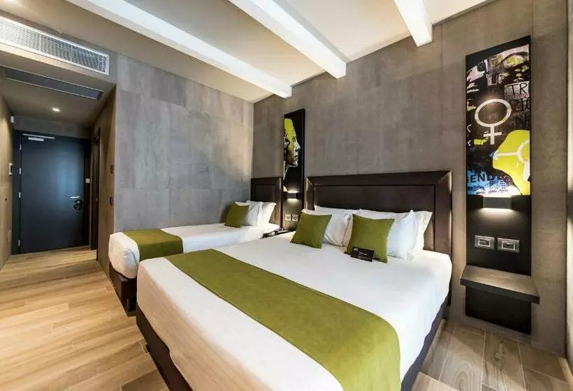 اتاق استاندارد سه نفره, Just Hotel Milano