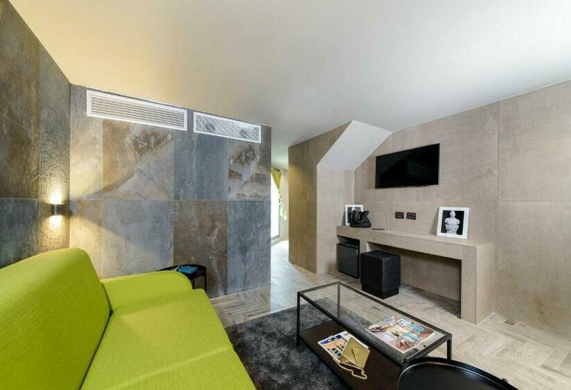 سوییت دوبلکس, Just Hotel Milano