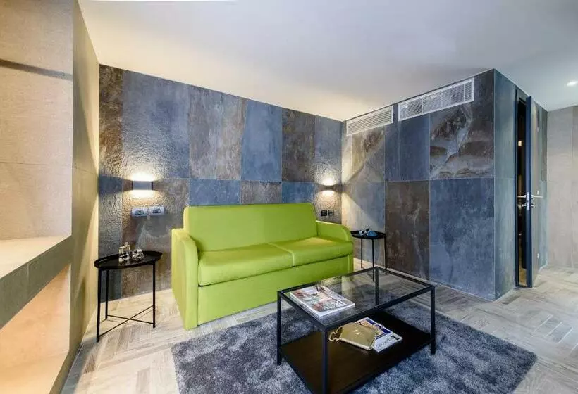 سوییت دوبلکس, Just Hotel Milano
