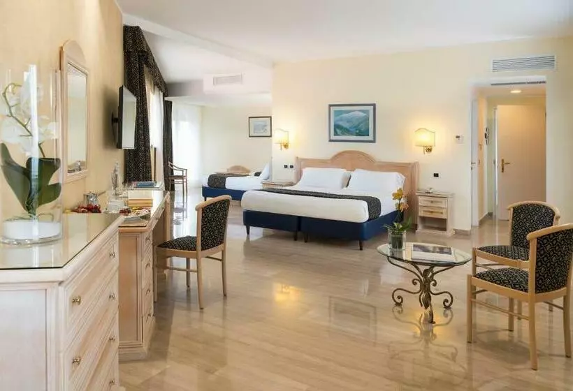 سوییت با چشم‌انداز دریا, Sant Alphio Garden Hotel & Spa