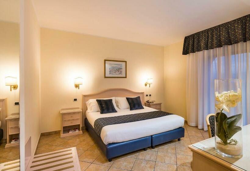 סוויטת ג'וניור עם מרפסת, Sant Alphio Garden Hotel & Spa