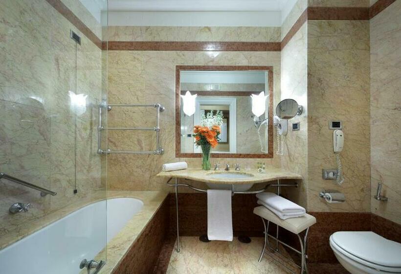 اتاق لوکس با چشم‌انداز دریا, Eurostars Hotel Excelsior