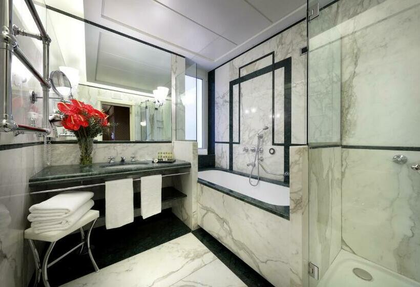 سوییت با چشم‌انداز دریا, Eurostars Hotel Excelsior