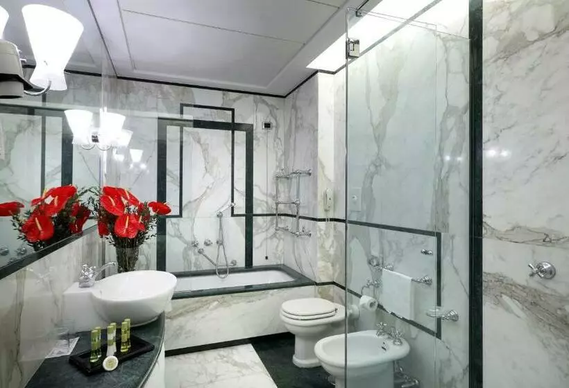 سوئیت اجرایی با چشم‌انداز دریا, Eurostars Hotel Excelsior