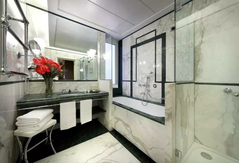 سوئیت اجرایی با چشم‌انداز دریا, Eurostars Hotel Excelsior