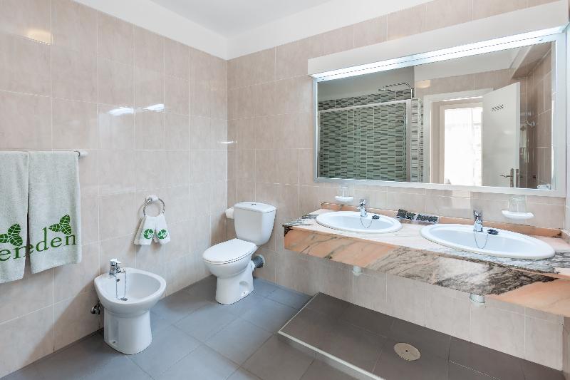 Camera Tripla Standard, Bellevue