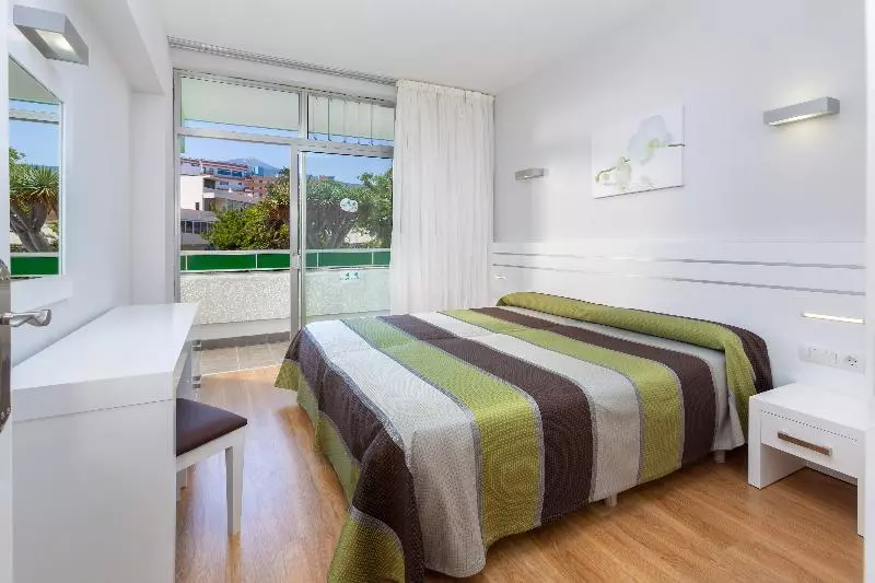 Camera Tripla Standard, Bellevue