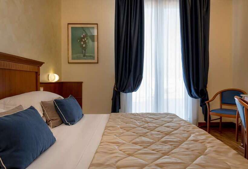 Camera Quadrupla Standard, Bellevue