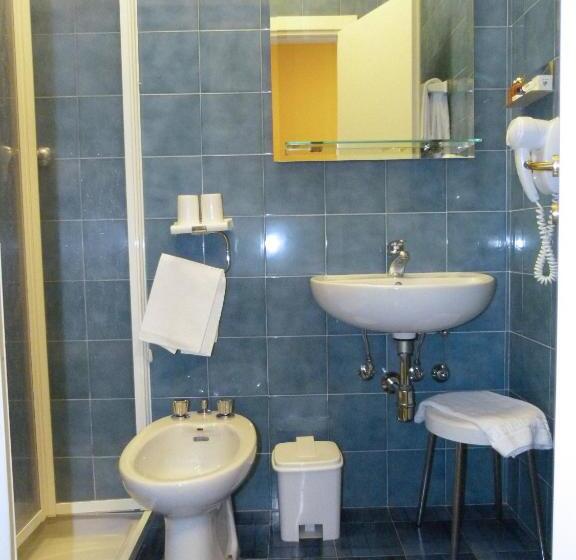 اتاق اکونومی, Centrale Byron