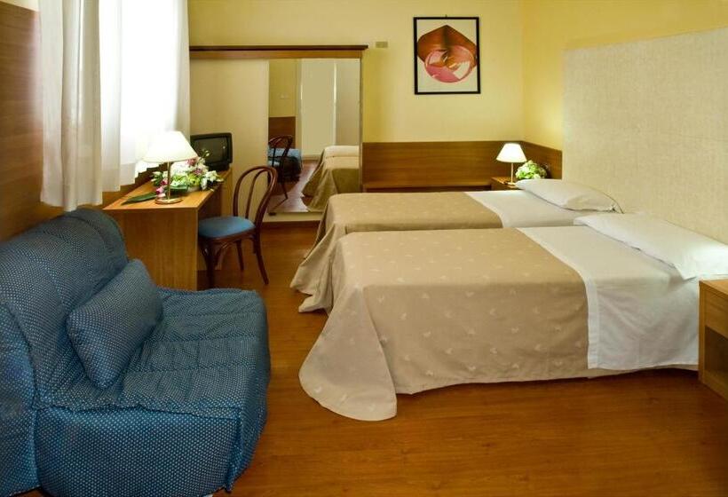 اتاق استاندارد سه نفره, Centrale Byron