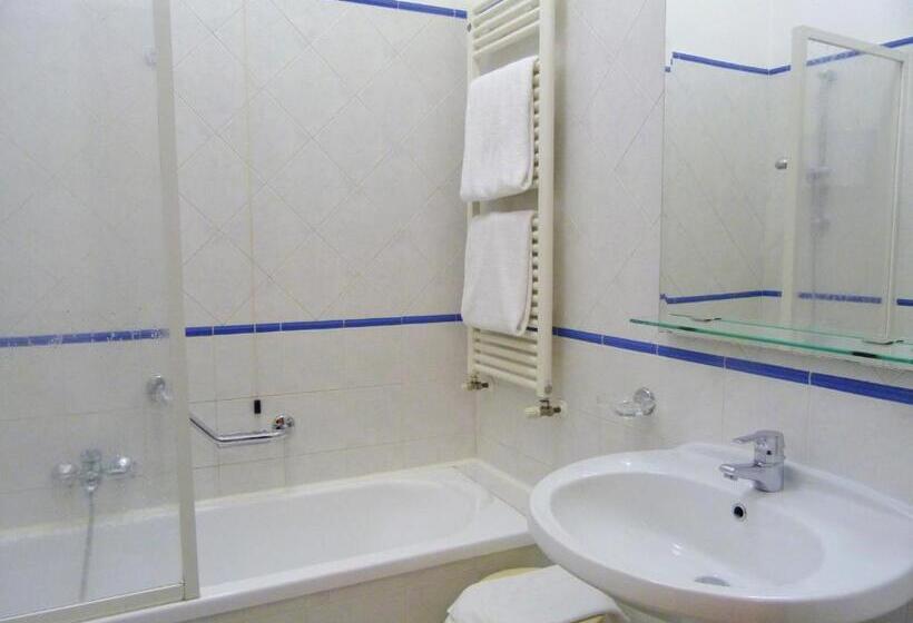اتاق استاندارد چهار تخته, Centrale Byron