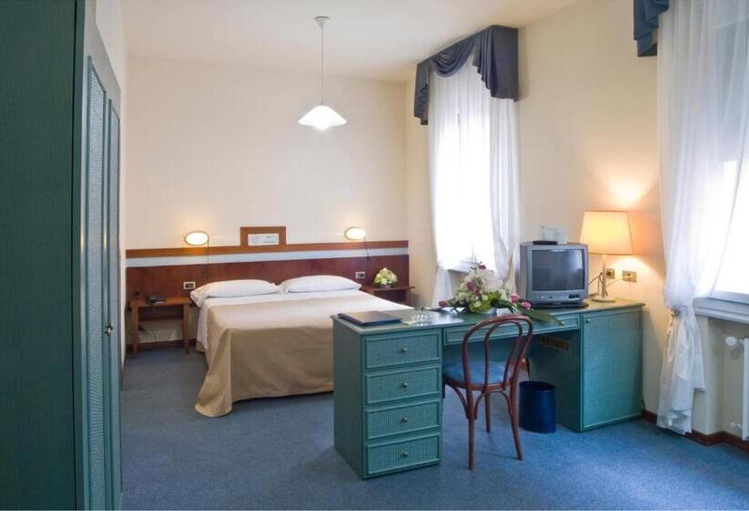 اتاق استاندارد چهار تخته, Centrale Byron