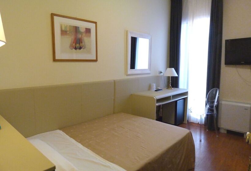 اتاق استاندارد یک نفره, Centrale Byron