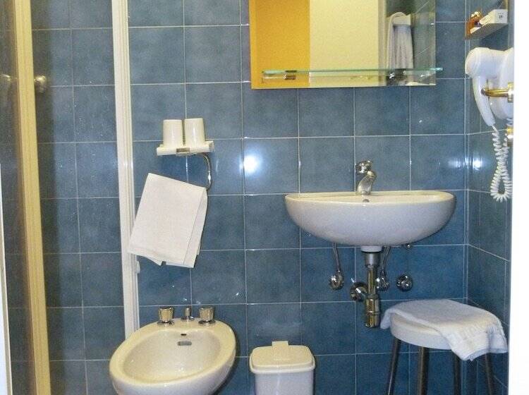 اتاق اکونومی, Centrale Byron