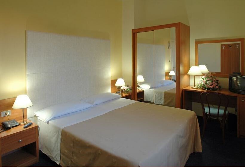 اتاق اکونومی, Centrale Byron