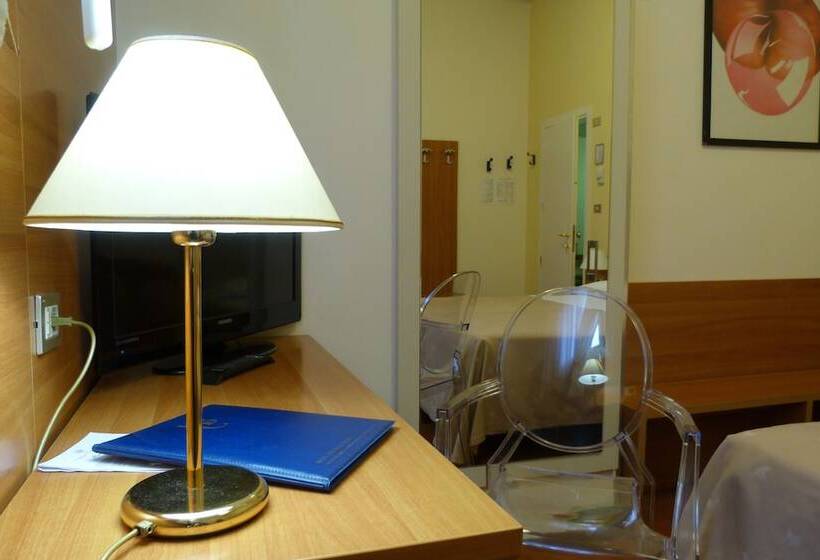 اتاق استاندارد سه نفره, Centrale Byron