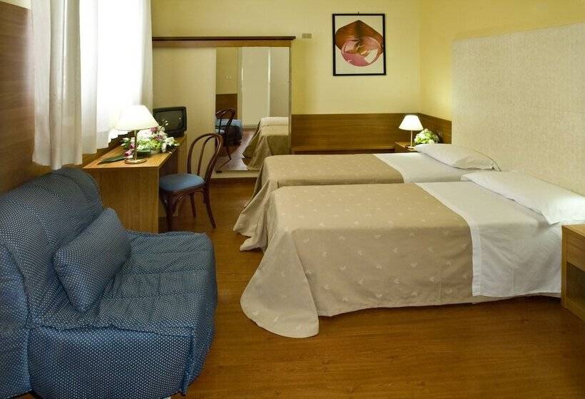 اتاق استاندارد سه نفره, Centrale Byron