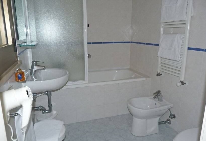 اتاق استاندارد چهار تخته, Centrale Byron