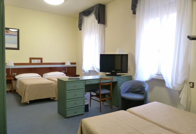 اتاق استاندارد چهار تخته, Centrale Byron