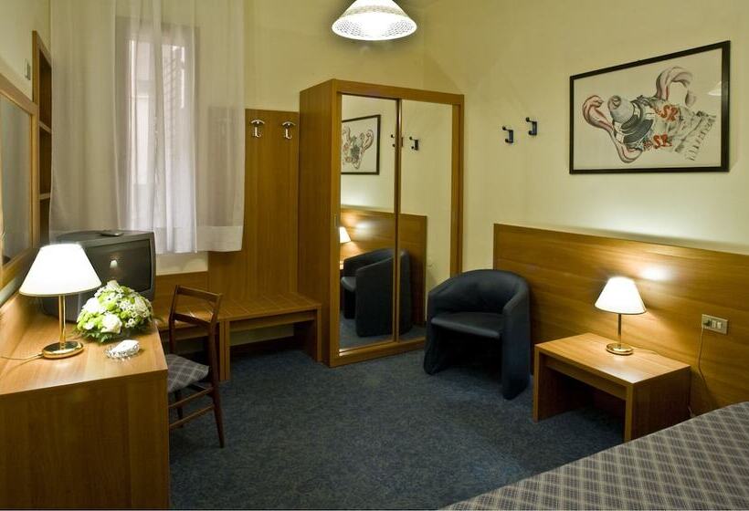 اتاق استاندارد چهار تخته, Centrale Byron