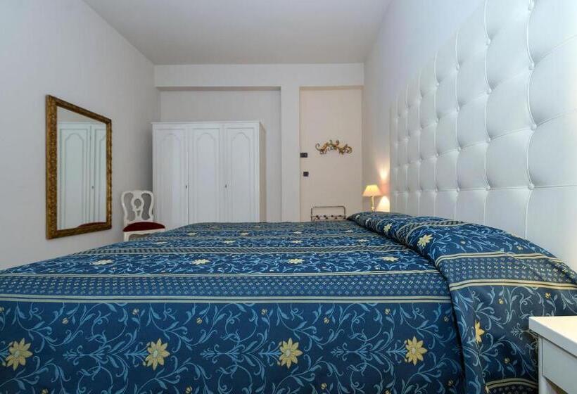 Номер Стандарт Трехместный, Corallo