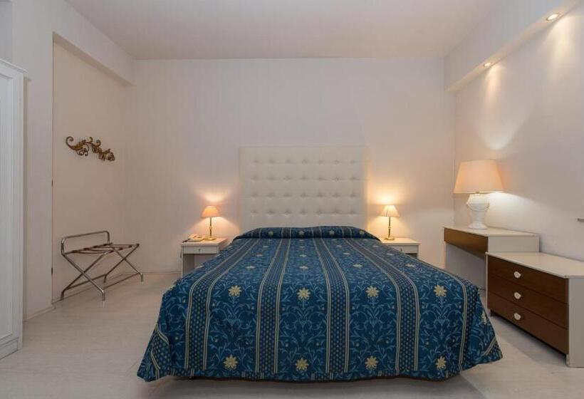 スタンダードトリプルルーム, Corallo