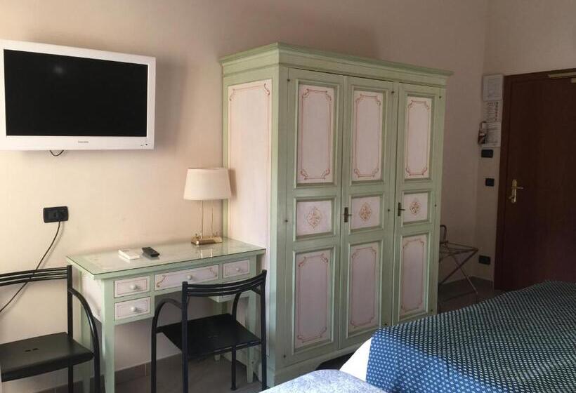 スタンダードトリプルルーム, Corallo