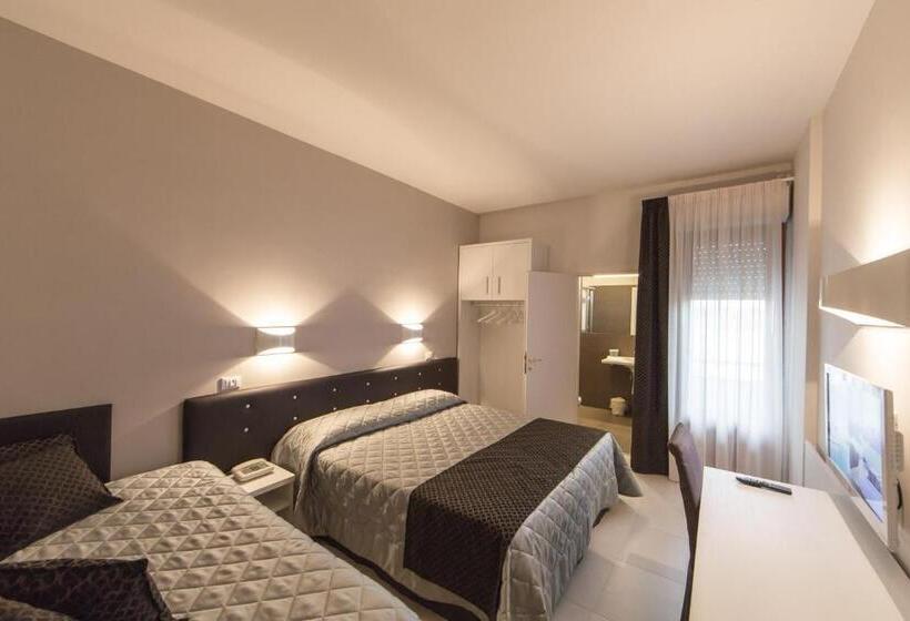 标准三人间, Delta