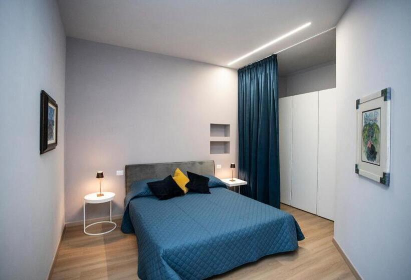 小型豪华套房, Delta