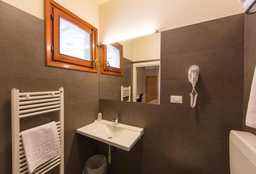 标准单人间, Delta