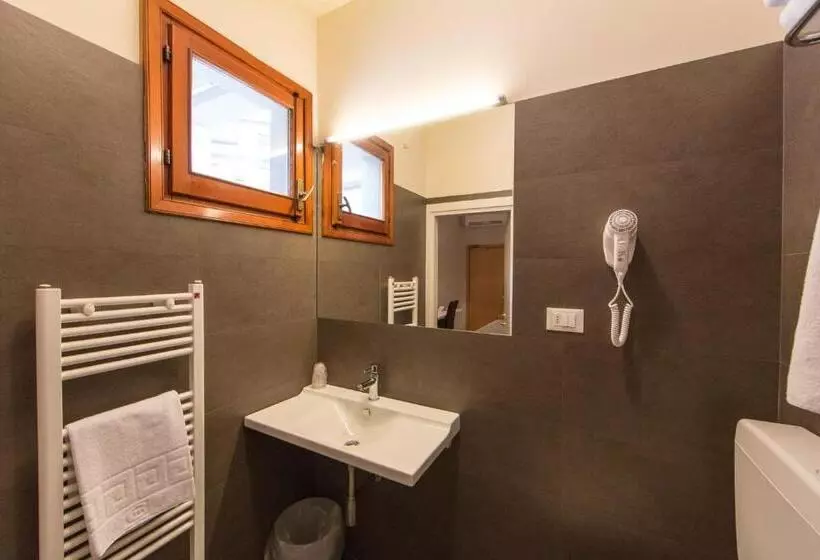Chambre Standard Individuelle, Delta