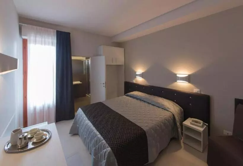 Chambre Familiale Supérieure, Delta