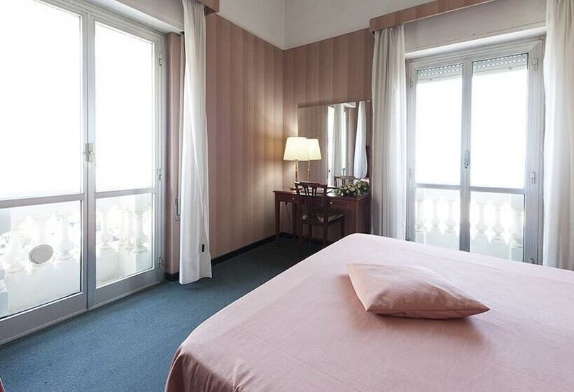 اتاق استاندارد سه نفره, Esplanade