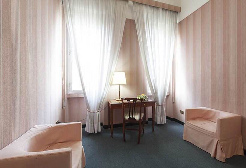 اتاق استاندارد سه نفره, Esplanade