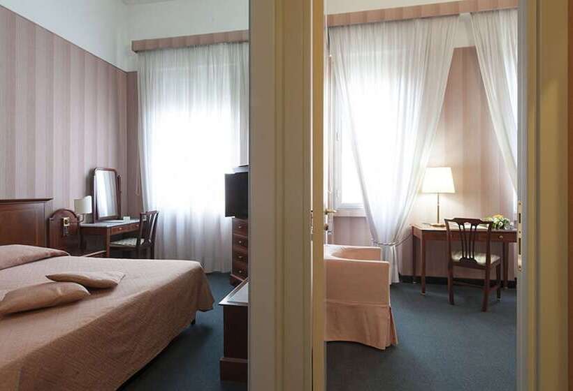 اتاق استاندارد سه نفره, Esplanade