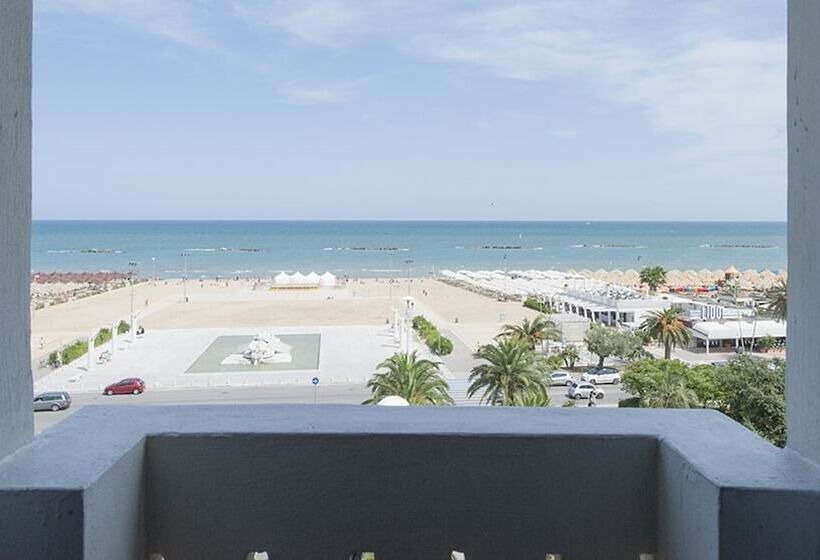 اتاق استاندارد با چشمانداز دریا, Esplanade