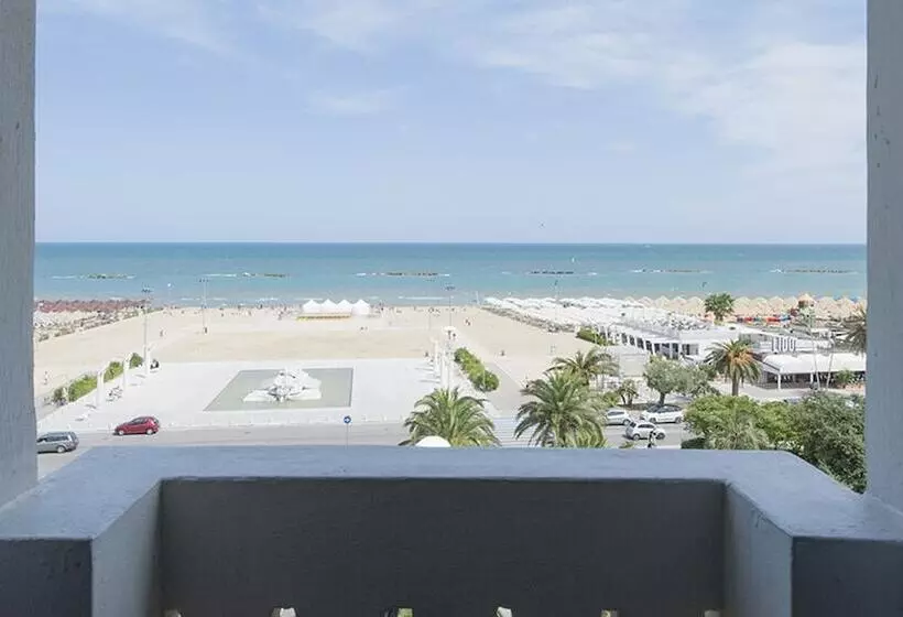 اتاق استاندارد با چشمانداز دریا, Esplanade