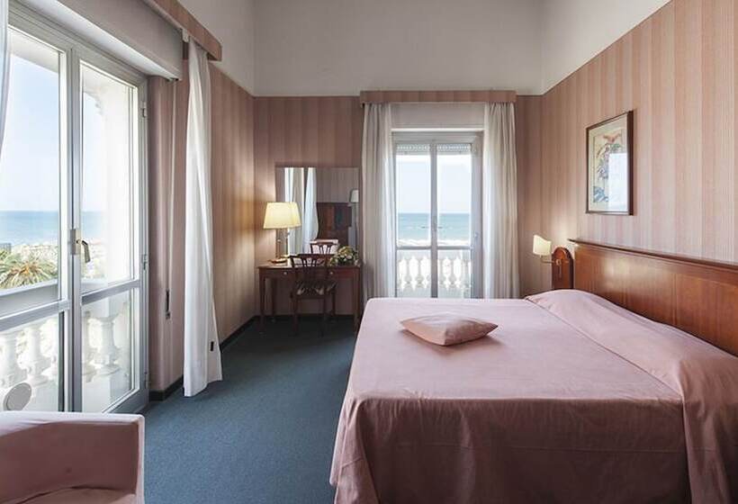 اتاق استاندارد با چشمانداز دریا, Esplanade