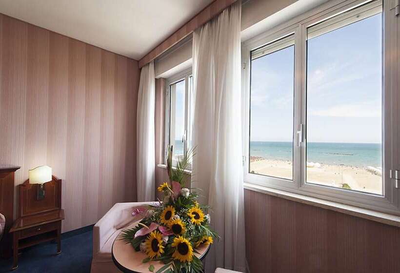 اتاق استاندارد با چشمانداز دریا, Esplanade