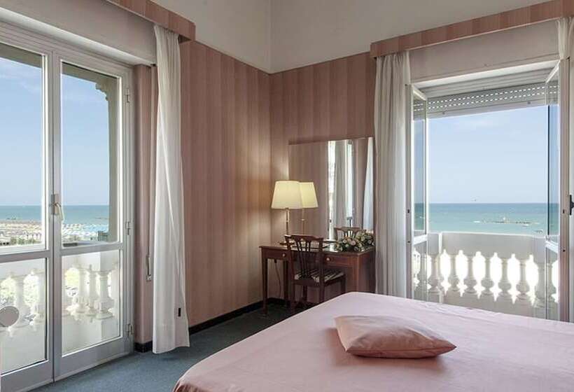 اتاق استاندارد با چشمانداز دریا, Esplanade