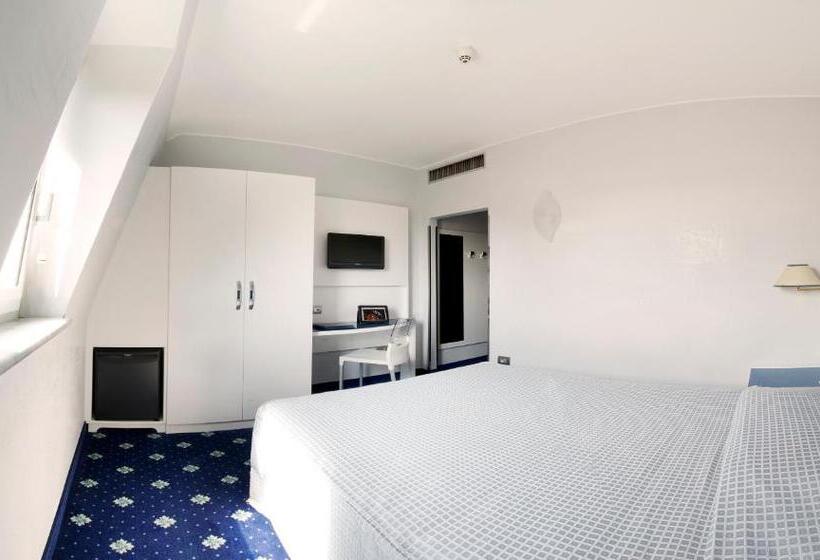 חדר סטנדרט יחיד, Estense