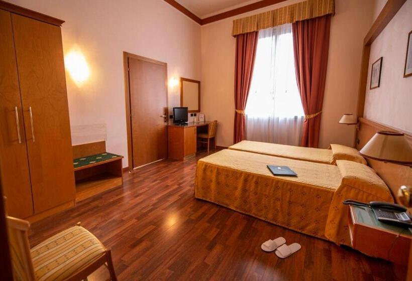 חדר סטנדרט, Estense