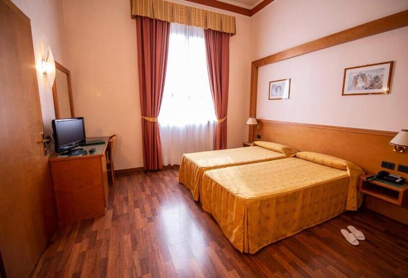 חדר סטנדרט, Estense