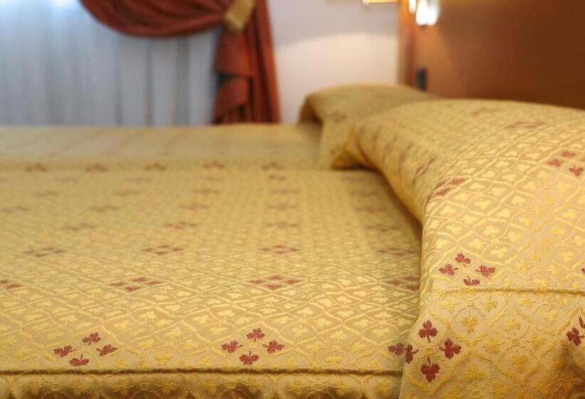 חדר סטנדרט, Estense