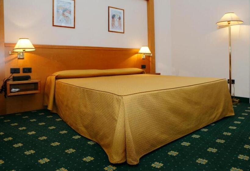 חדר סטנדרט, Estense