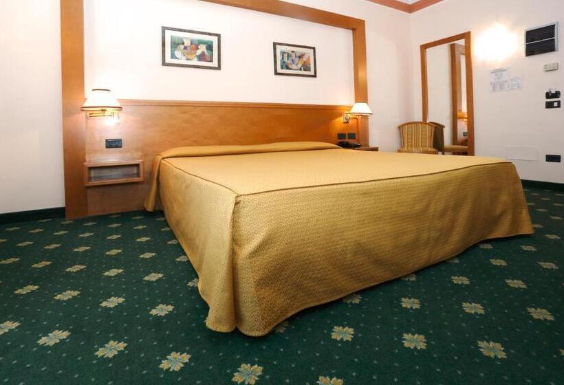 חדר סטנדרט, Estense