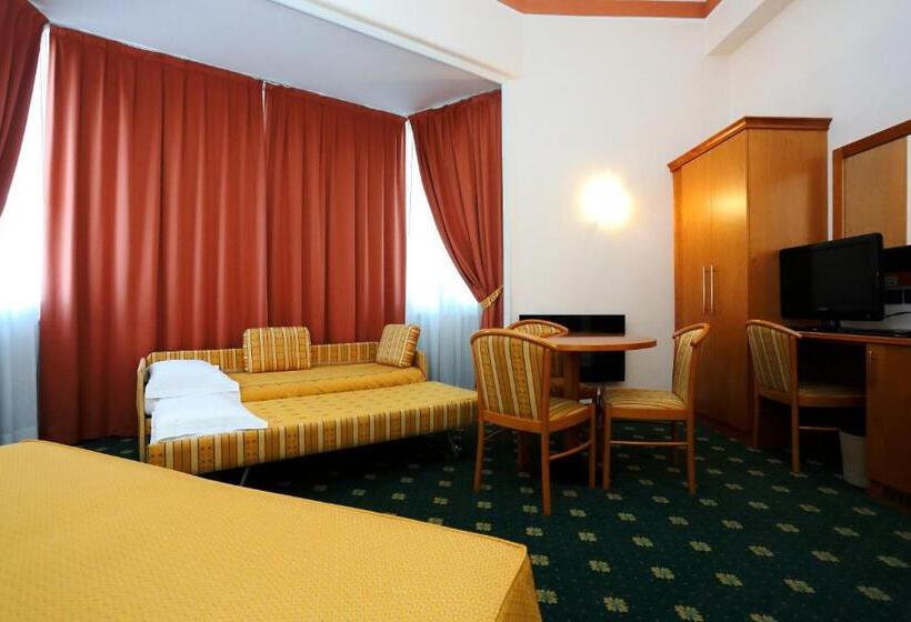 חדר סטנדרט לארבעה, Estense