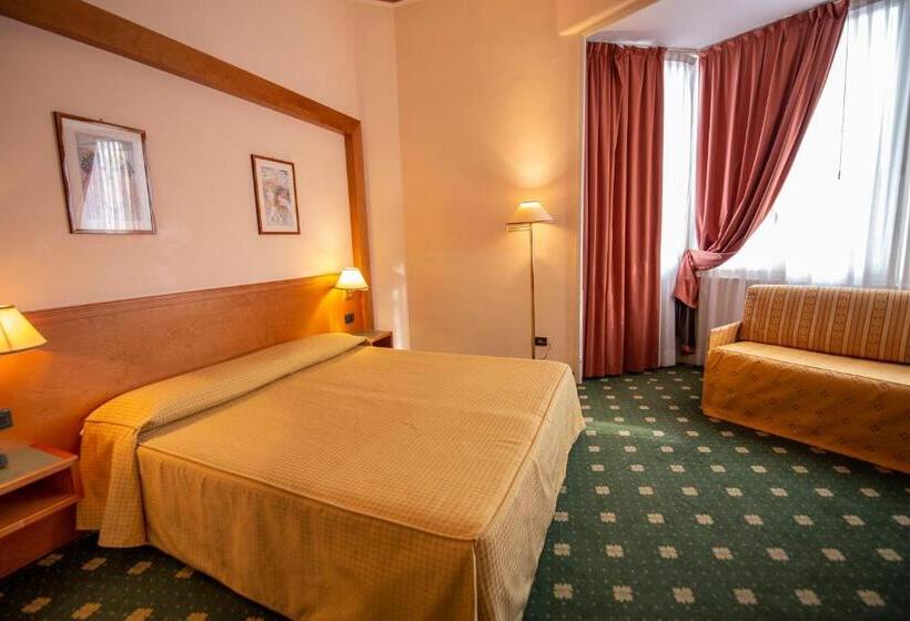 חדר סטנדרט לארבעה, Estense