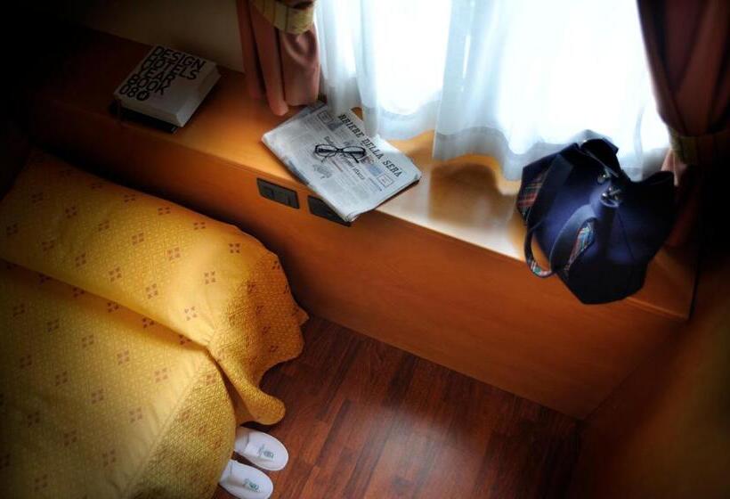 חדר אקונומי יחיד, Estense